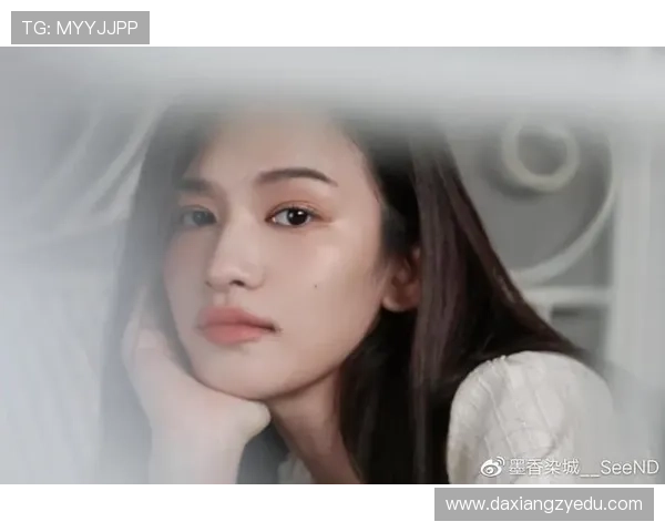 《世界微尘里》：尘埃落定，爱意初生，一段关于治愈与成长的温情告白